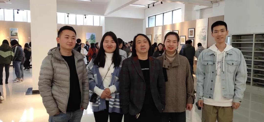 严茅老师和李汇龙老师现场指导学生